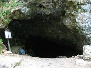 grotta ferrera 300x224